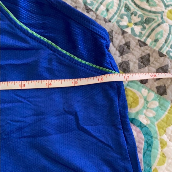 Lorna Jane Workout Tank pocket in Back - Picture 6 of 7